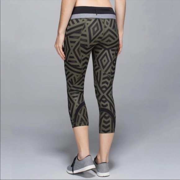 Lululemon Run: Inspire Crop II Full-On Luxtreme in Chevron Shuffle - Picture 5 of 14